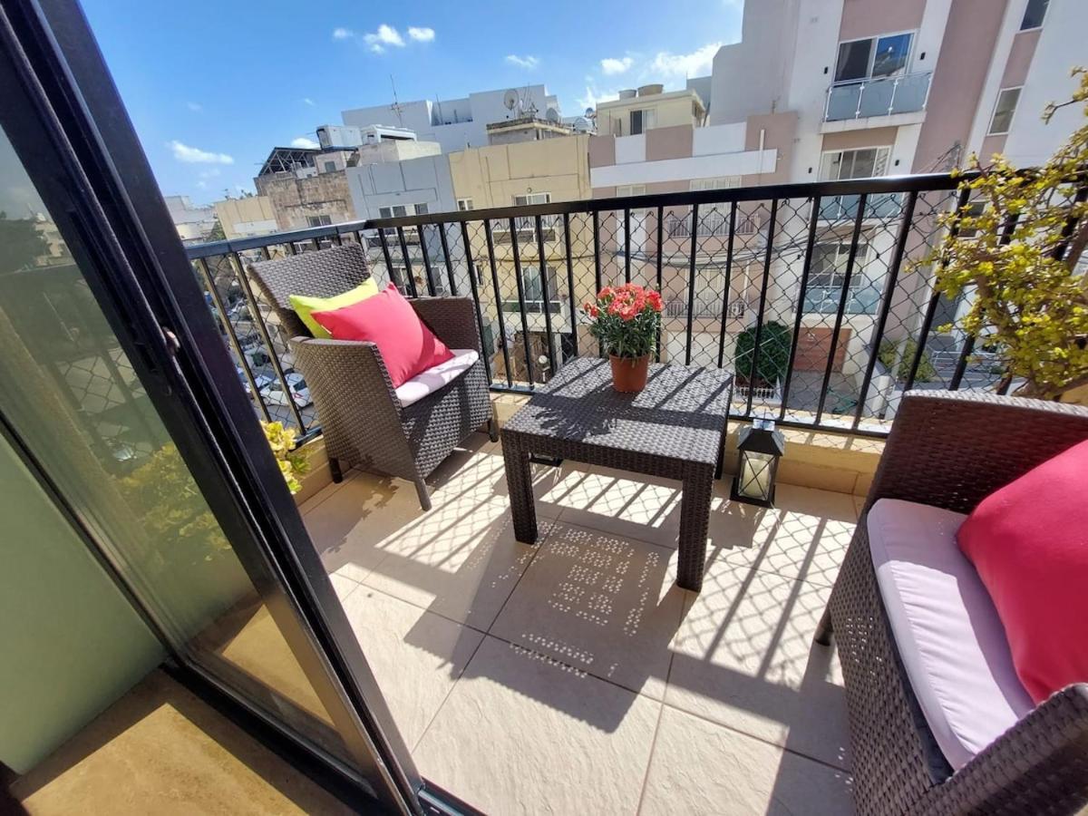 Grand & Cozy On Great Location, Apartamento